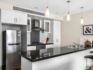 3/61 Rockingham Beach Road, Rockingham WA 6168