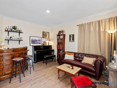 2/220A Royal Street, Yokine WA 6060