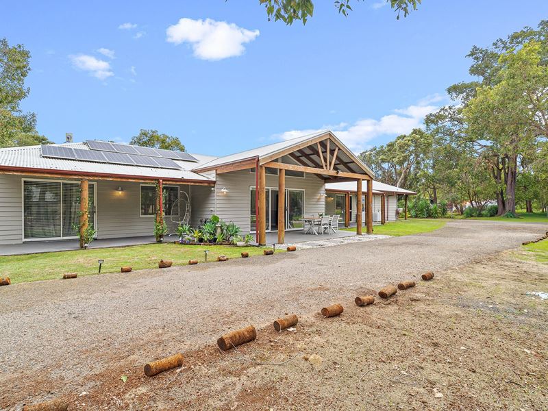 101 Red Road, Parklands
