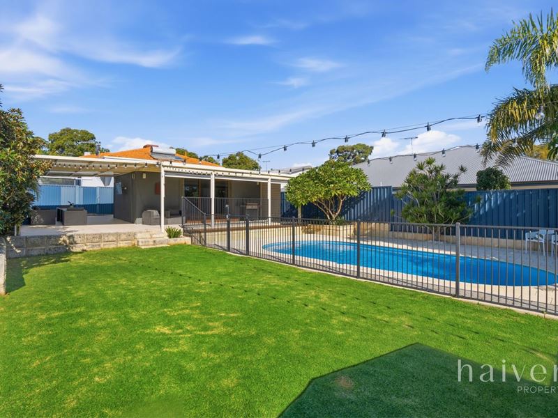 20 Woodley Crescent, Melville WA 6156