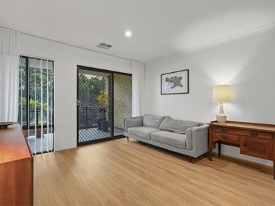 4/4 McKimmie Road, Palmyra WA 6157