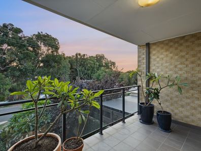 4/4 McKimmie Road, Palmyra WA 6157