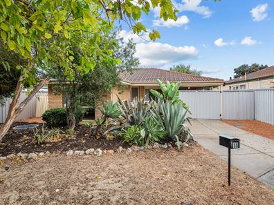15 Luderick Grove, Warnbro WA 6169