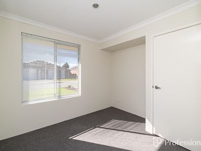 16 Maddox street, Hilbert WA 6112