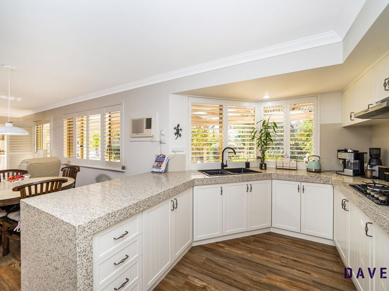 4/10 Parnell Avenue, Marmion