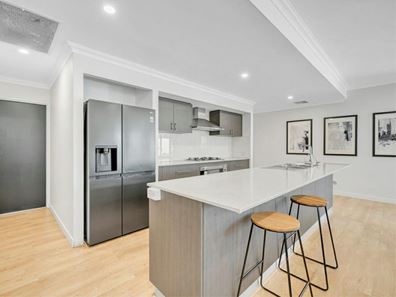 6 Paris Gardens, Hocking WA 6065
