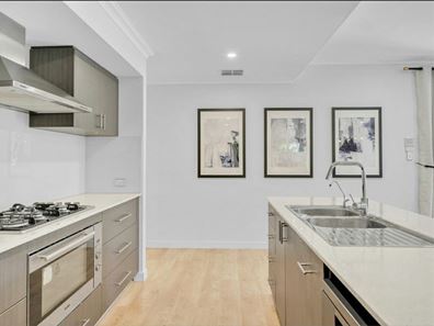 6 Paris Gardens, Hocking WA 6065