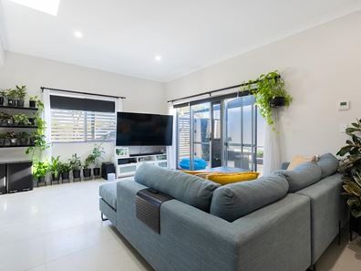 1/21 McNicholl Street, Rockingham WA 6168