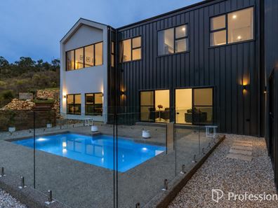 42 Persimmon Place, Kalamunda WA 6076