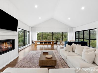 42 Persimmon Place, Kalamunda WA 6076