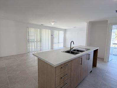 26 Lady Lindsay Cove, Yanchep WA 6035