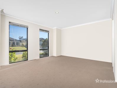 5 Fleetwing Street, Wandina WA 6530
