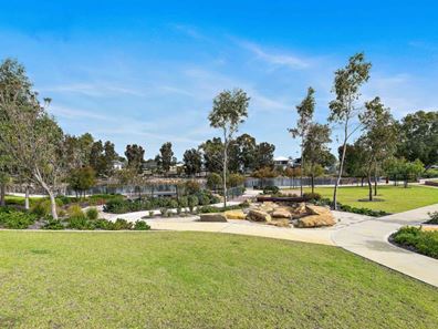 16 Solstice Way, Treeby WA 6164