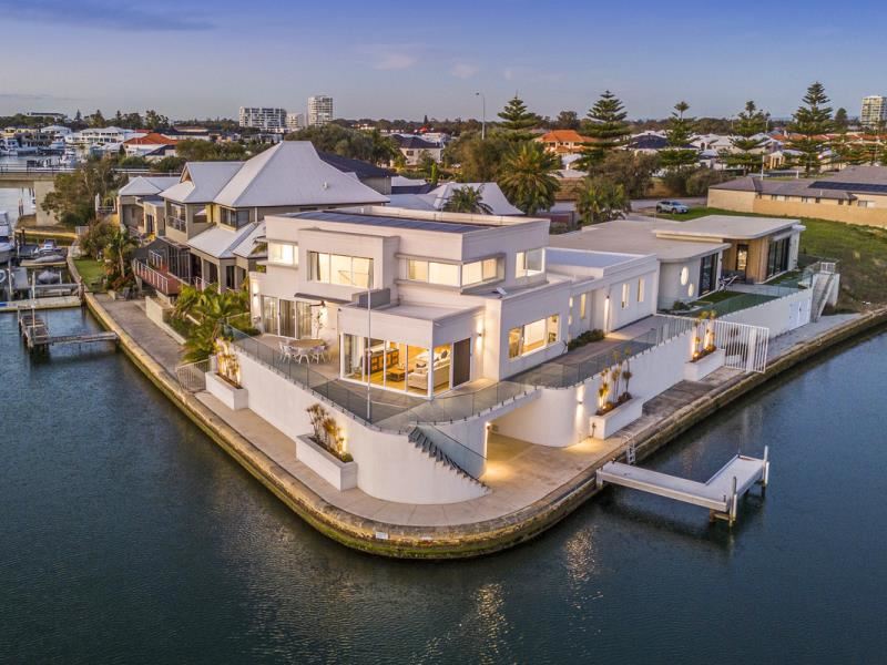 14B Genevieve Court, Halls Head WA 6210