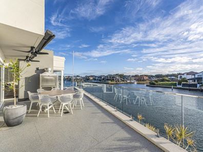 14B Genevieve Court, Halls Head WA 6210