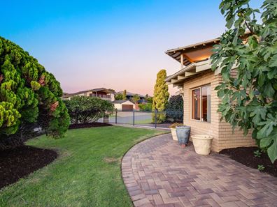 1 Truslove Way, Duncraig WA 6023