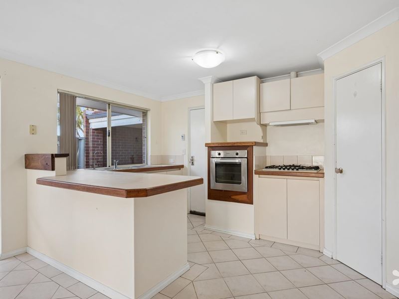 6 Waterlily Cl, Huntingdale WA 6110