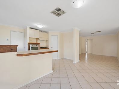 6 Waterlily Cl, Huntingdale WA 6110