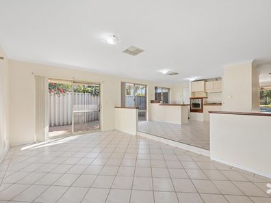 6 Waterlily Cl, Huntingdale WA 6110