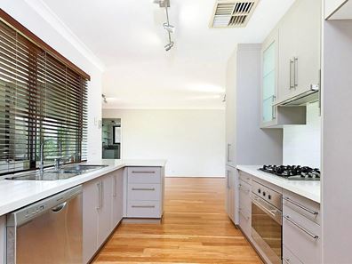 64 Broadhurst Crescent, Bateman WA 6150