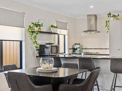 4 Hollywood Heights, Clarkson WA 6030