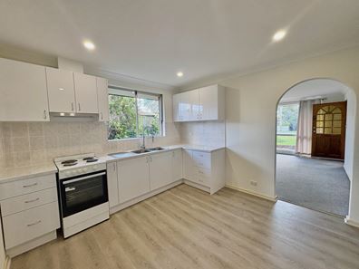 11 Redtingle Road, Camillo WA 6111