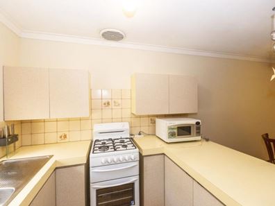 16/35 Winnacott Street, Willagee WA 6156