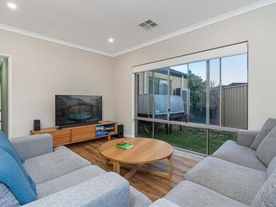 1/18 Melksham Way, Butler WA 6036