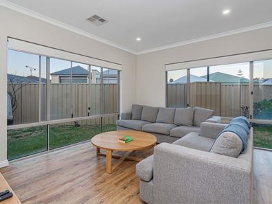 1/18 Melksham Way, Butler WA 6036