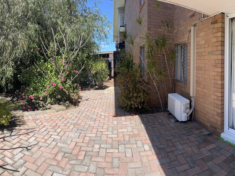 1/2 Coral Street, Scarborough WA 6019