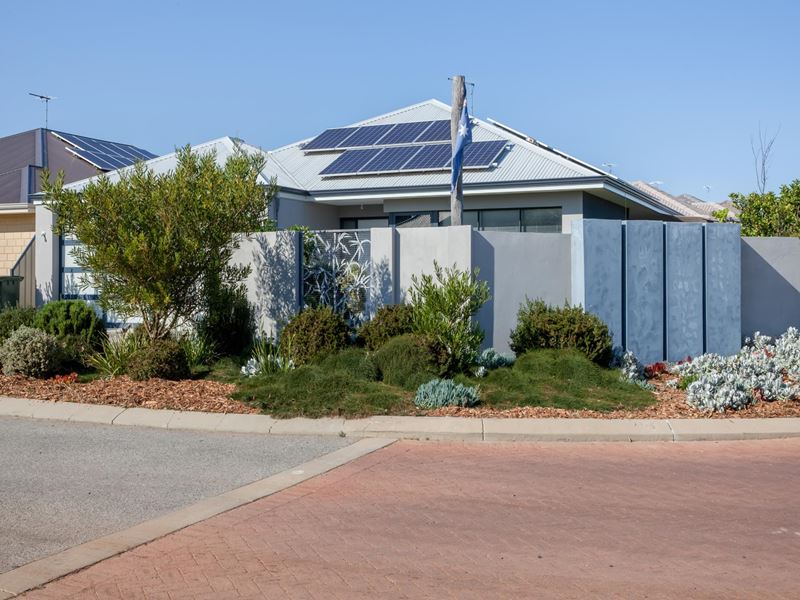 2 Highland Crescent, Meadow Springs WA 6210