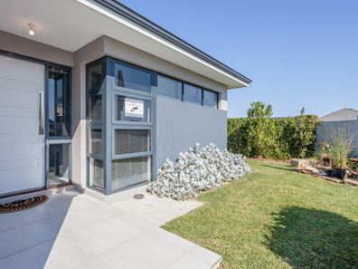 2 Highland Crescent, Meadow Springs WA 6210