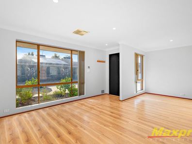 3/8 Neon Close, Parkwood WA 6147