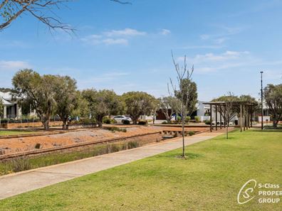 33 Barrington Avenue, Champion Lakes WA 6111