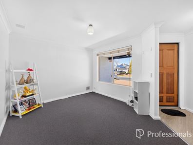 47 Monash Circle, Marangaroo WA 6064