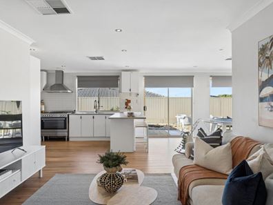 18 Gardiner Heights, Kinross WA 6028