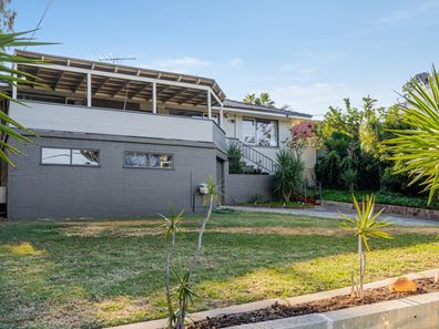 98 Roberts Road, Kelmscott WA 6111