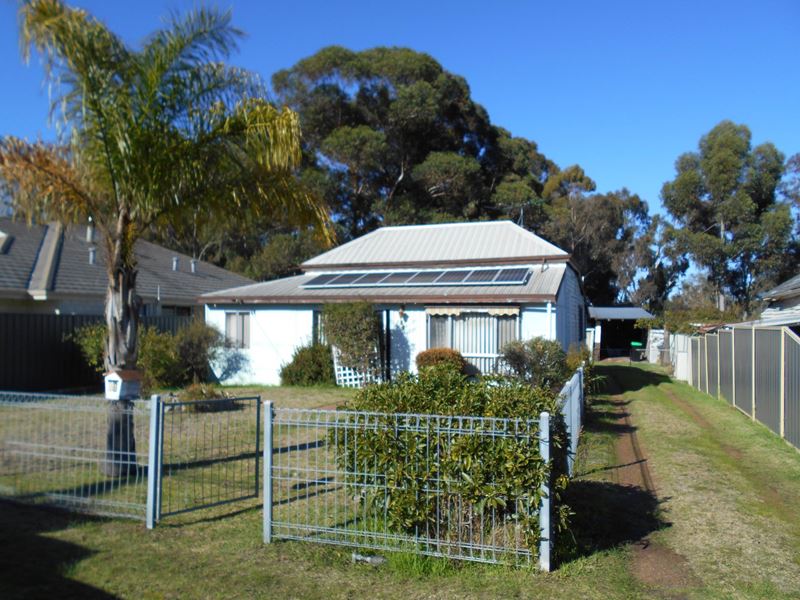 32 Gladstone  Crescent, Collie WA 6225