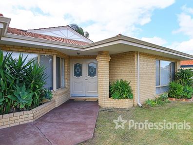 69 Forest Lakes Dr, Thornlie WA 6108