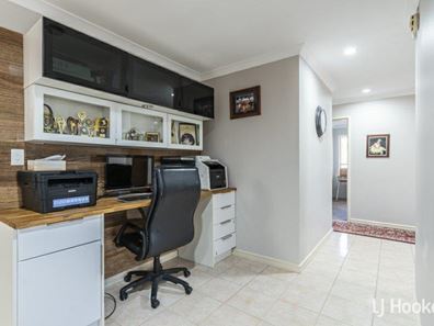 176A Forest Lakes Drive, Thornlie WA 6108