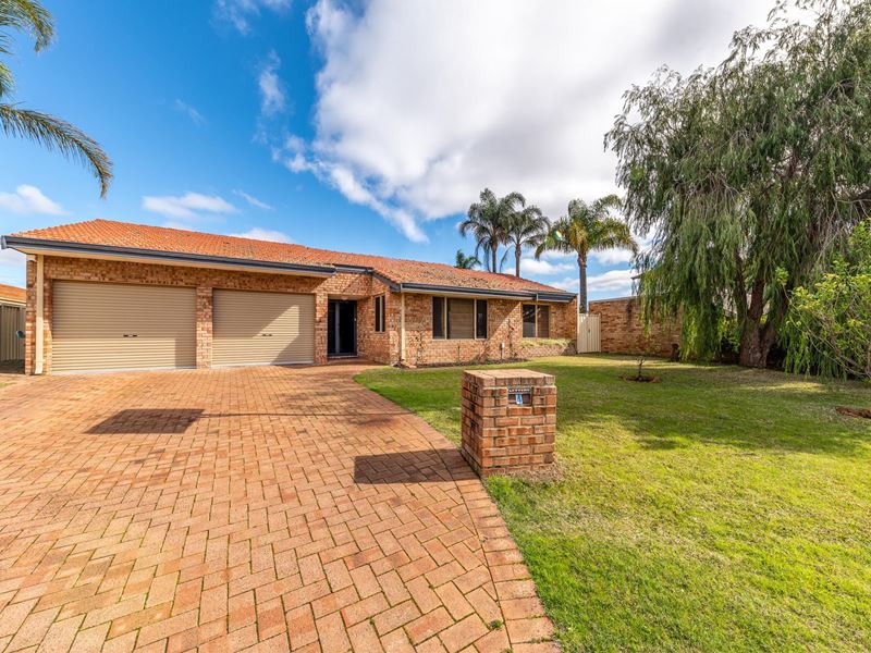 4 Fuller Close, Leeming WA 6149