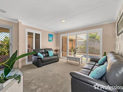 4 Sarah Ann Crescent, Warnbro WA 6169