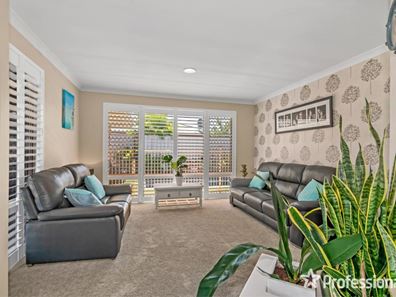 4 Sarah Ann Crescent, Warnbro WA 6169