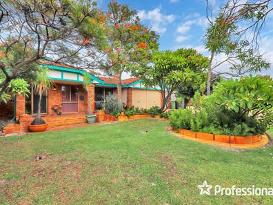 8 Parkway Road, Thornlie WA 6108