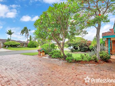 8 Parkway Road, Thornlie WA 6108