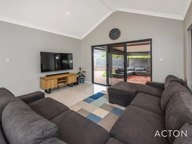 1/6 Widdicombe Street, Myaree WA 6154