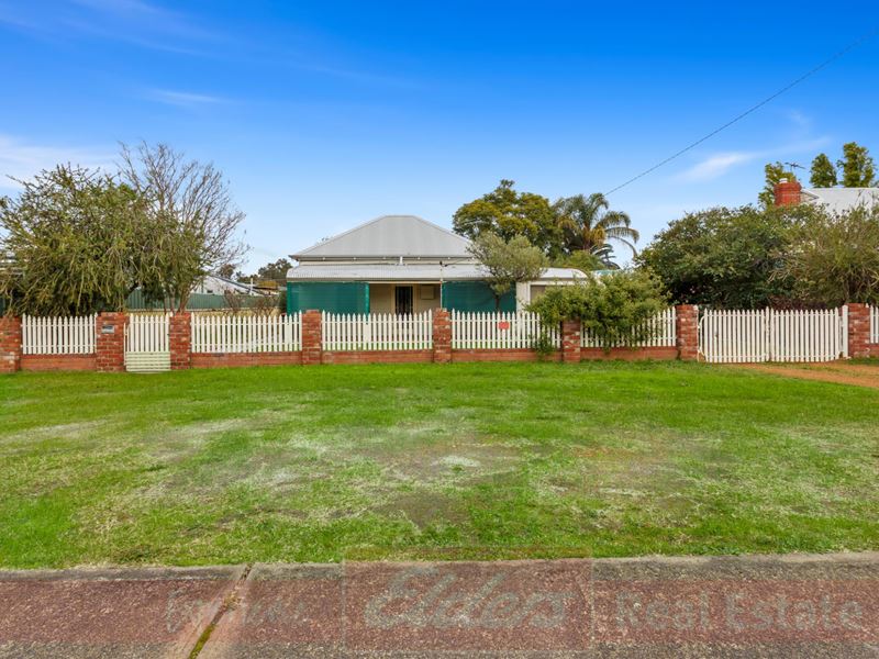 63 Coombes Street, Collie