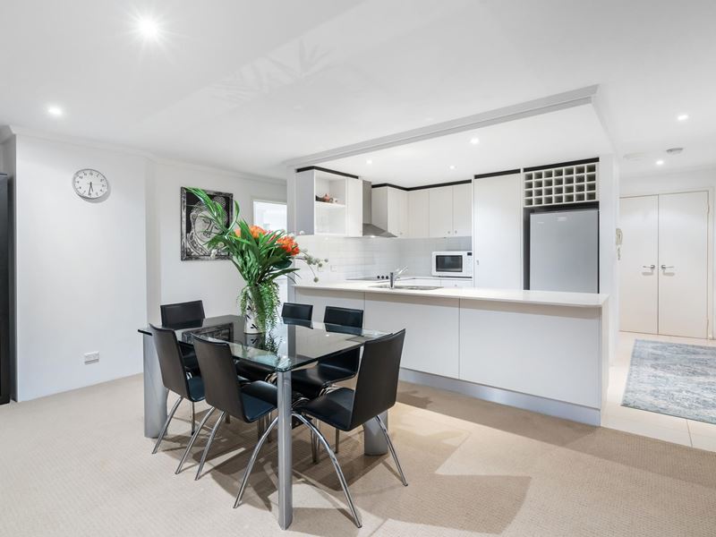 2/138 Mounts Bay Road, Perth