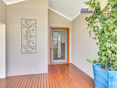 10 Lecania Street, Seville Grove WA 6112