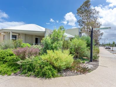 22 Regatta Boulevard, Champion Lakes WA 6111